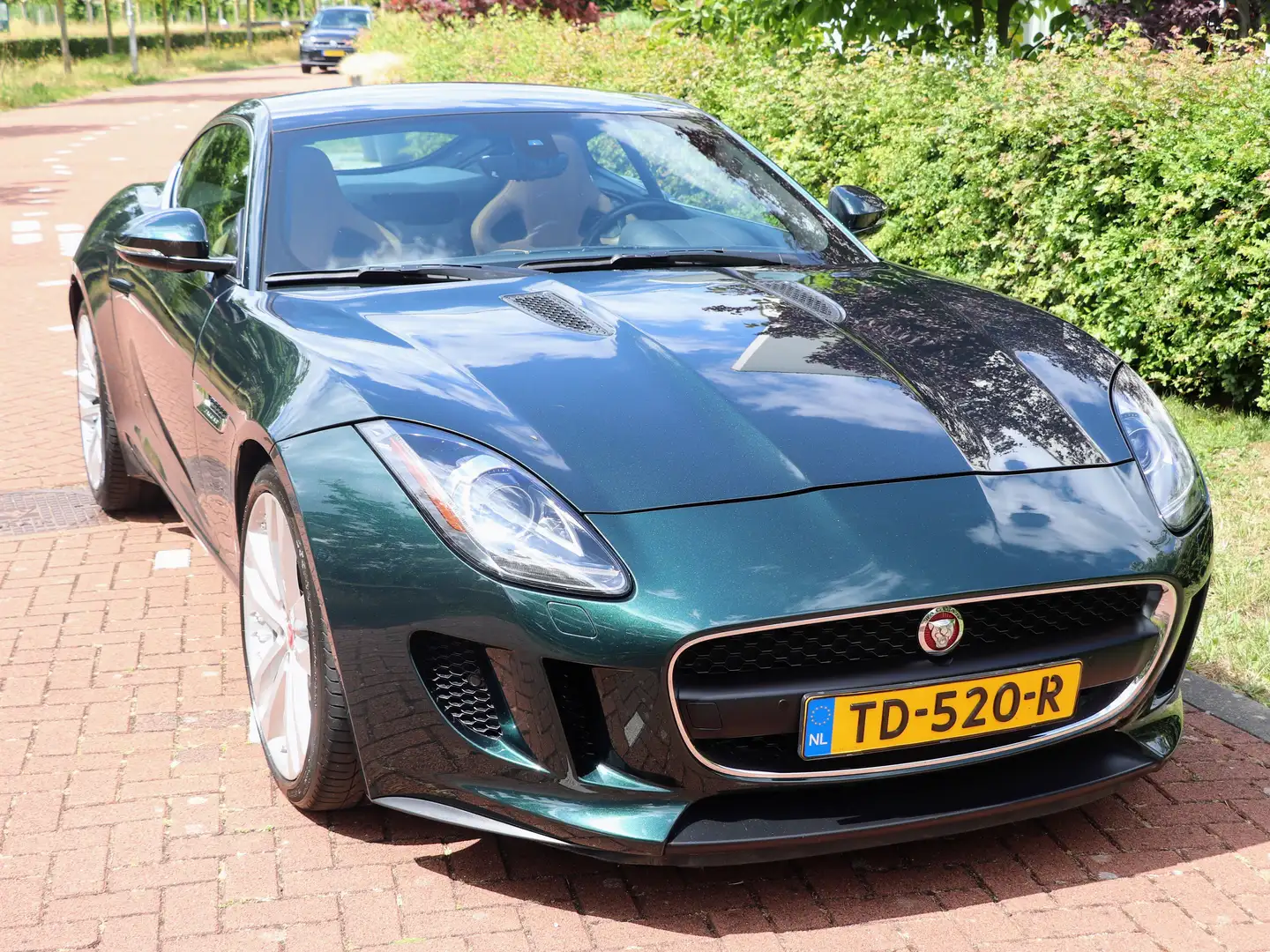 Jaguar F-Type Coupe 3.0 V6 *400pk* nieuwe APK Groen - 1
