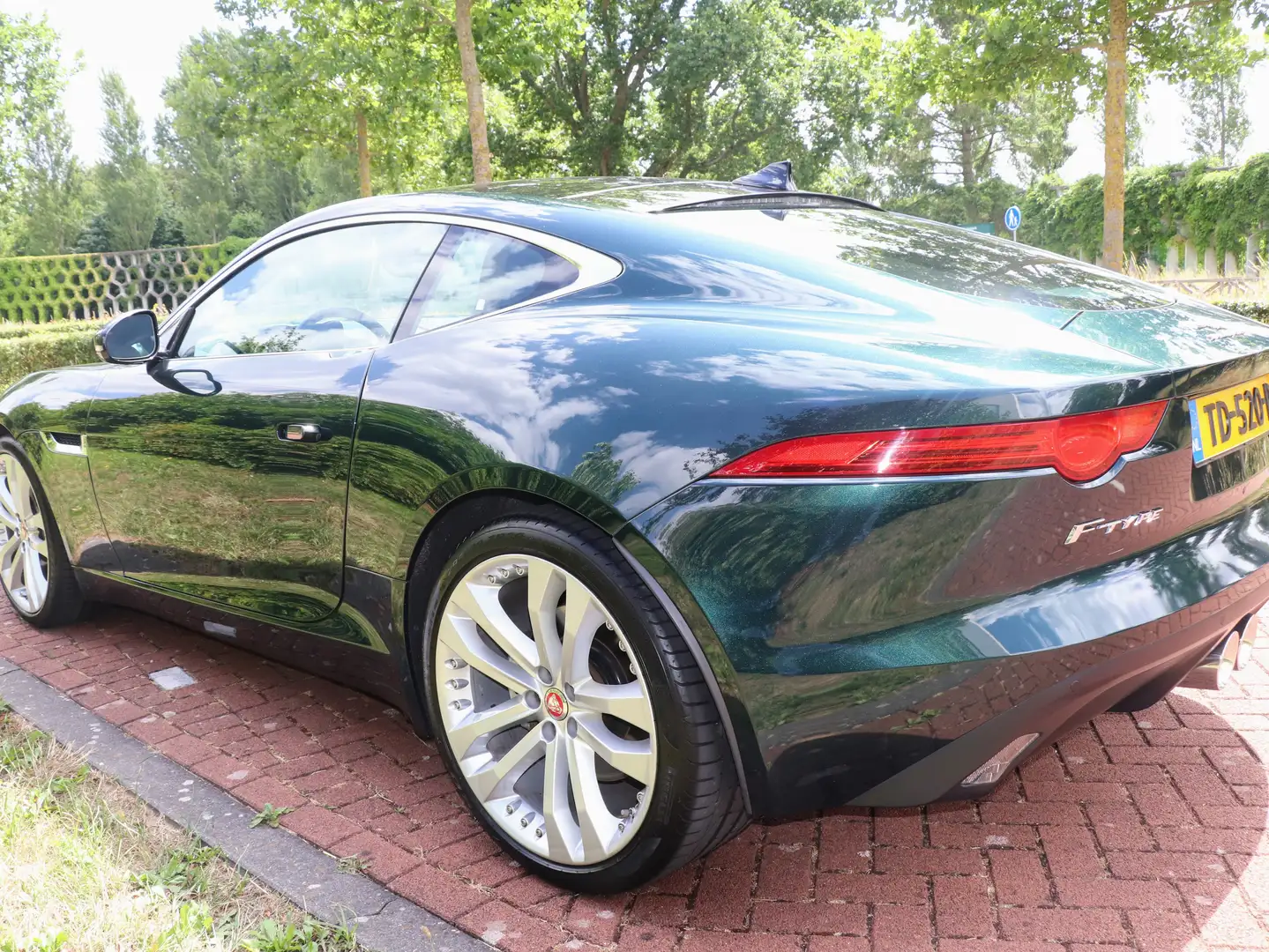 Jaguar F-Type Coupe 3.0 V6 *400pk* nieuwe APK Groen - 2