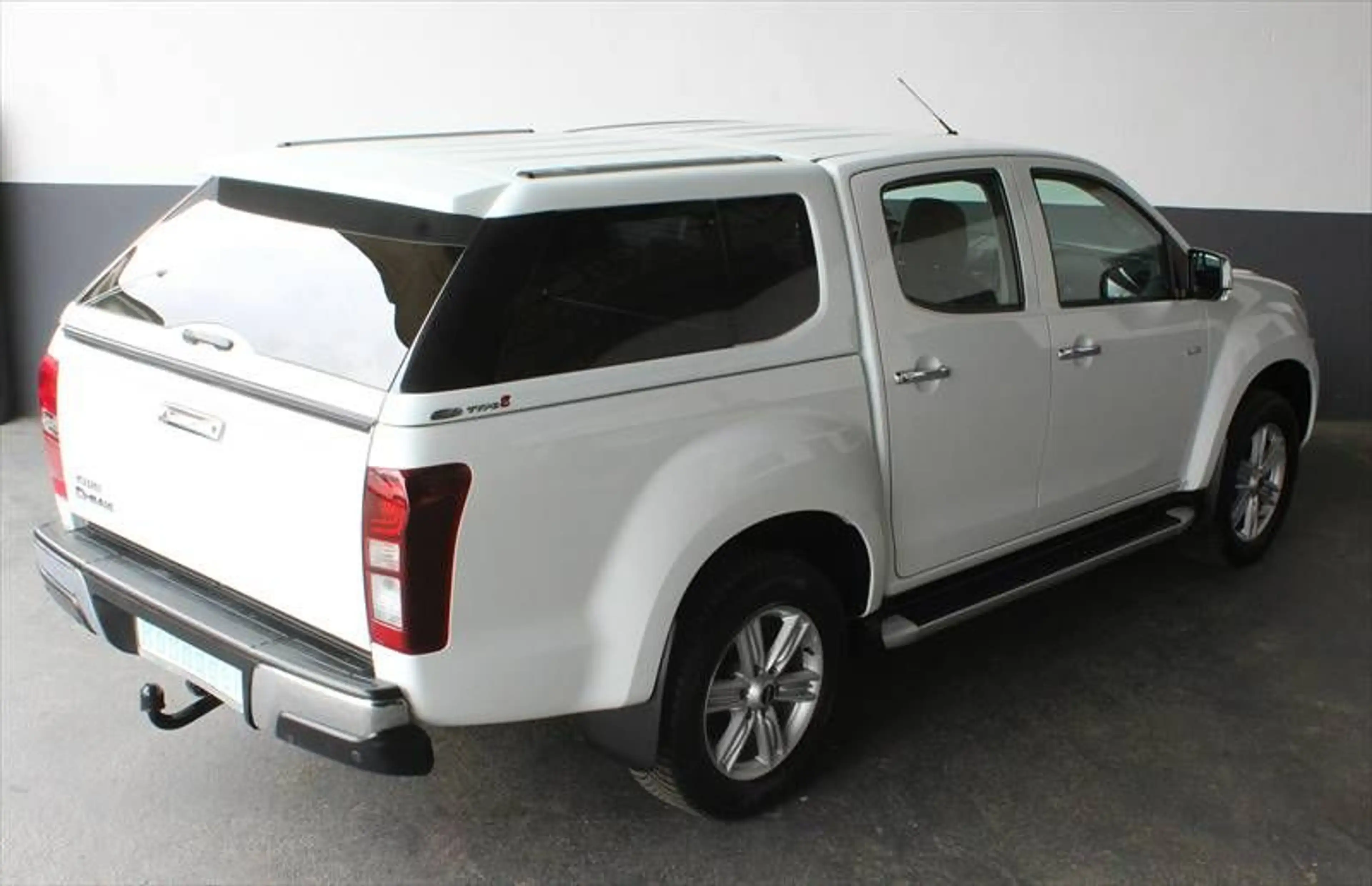 Isuzu D-Max 1,9 TD Double Cab 4WD Hardtop AHK — photo 2