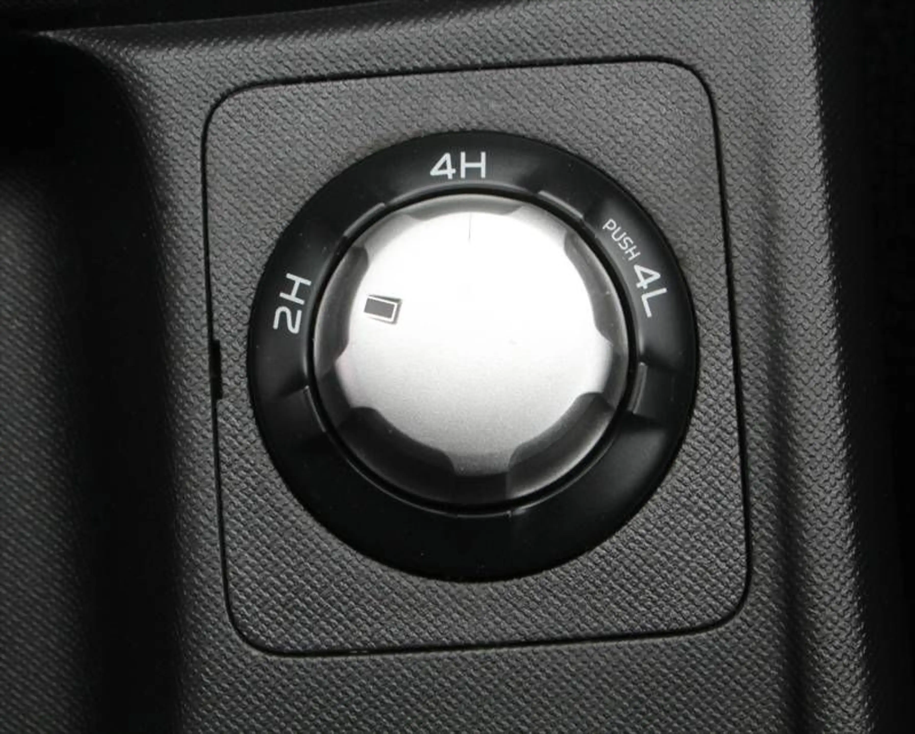 Isuzu D-Max 1,9 TD Double Cab 4WD Hardtop AHK — photo 12