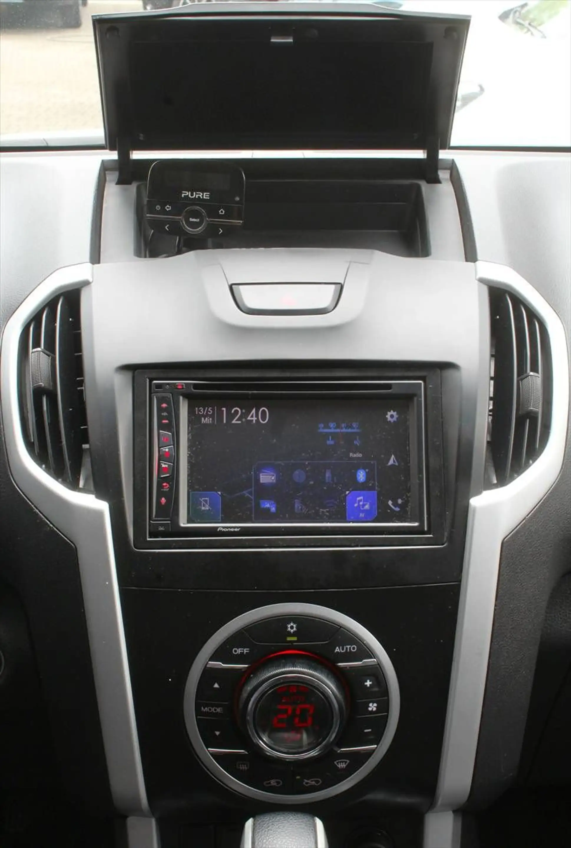 Isuzu D-Max 1,9 TD Double Cab 4WD Hardtop AHK — photo 10