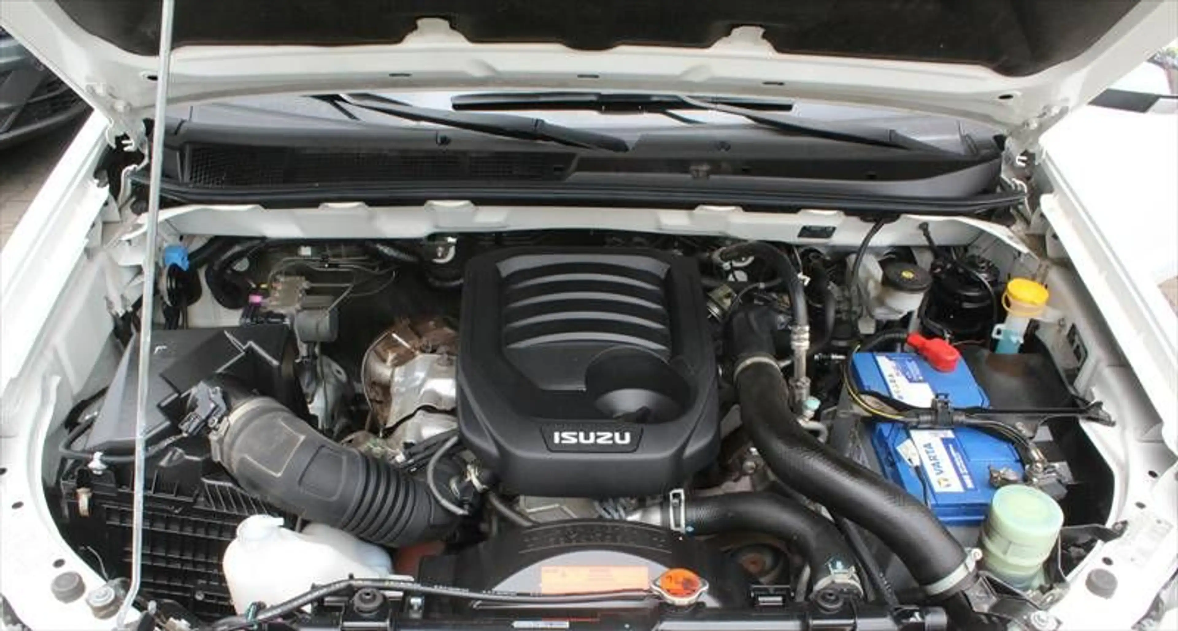 Isuzu D-Max 1,9 TD Double Cab 4WD Hardtop AHK — photo 14