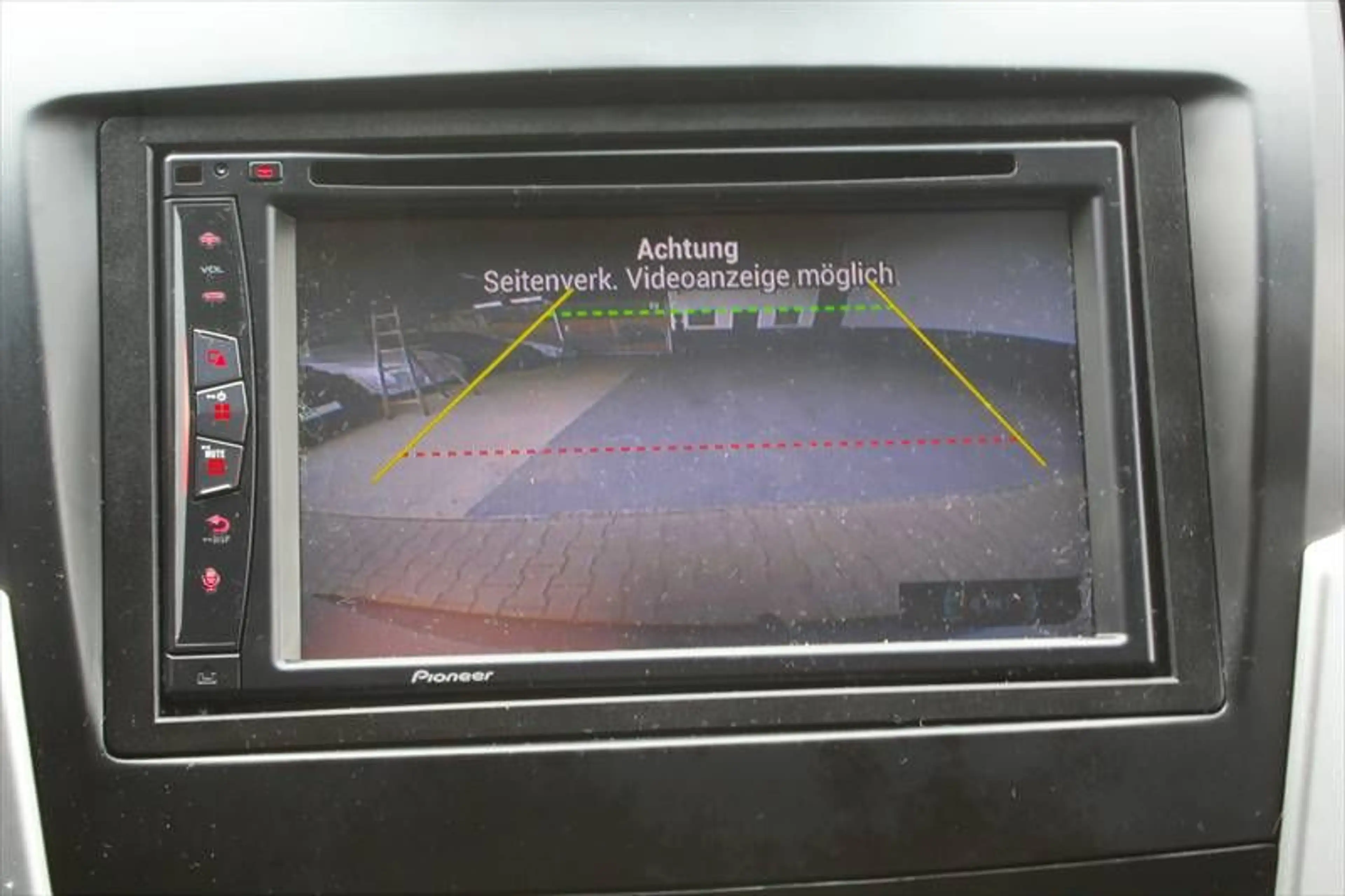 Isuzu D-Max 1,9 TD Double Cab 4WD Hardtop AHK — photo 11
