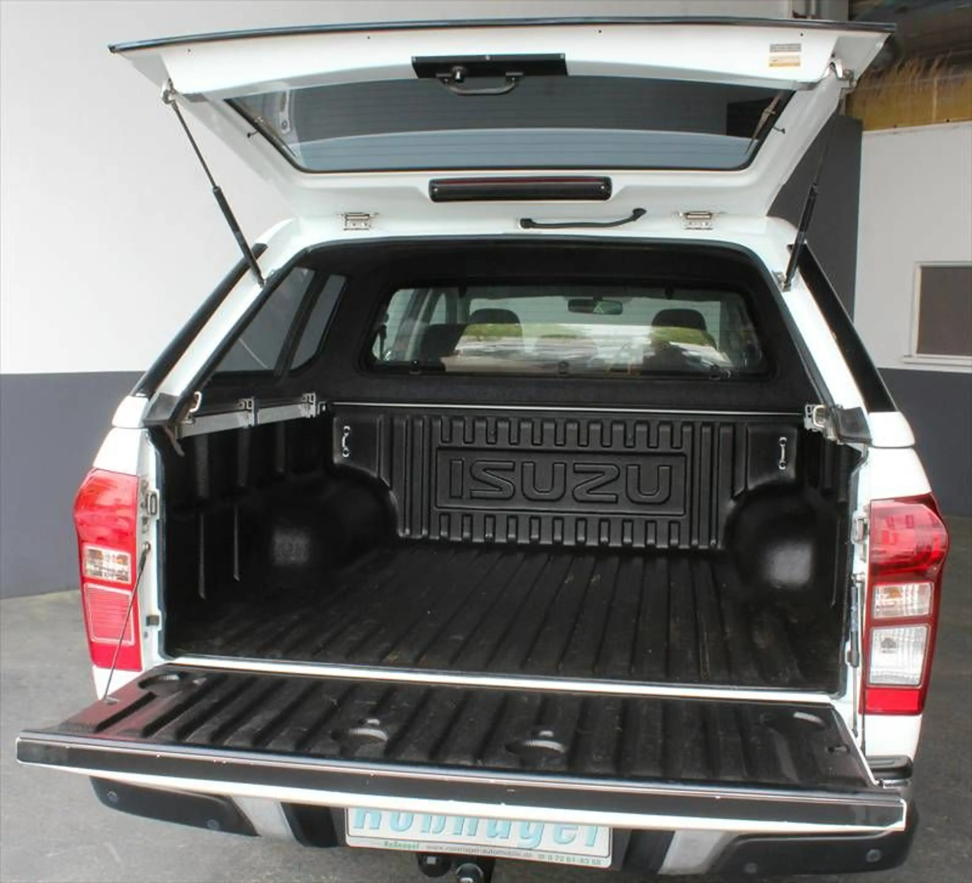 Isuzu D-Max 1,9 TD Double Cab 4WD Hardtop AHK — photo 4