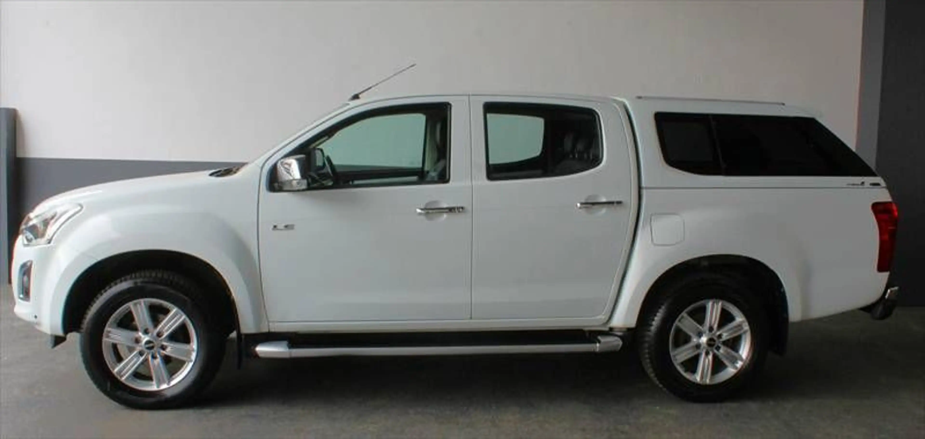 Isuzu D-Max 1,9 TD Double Cab 4WD Hardtop AHK — photo 15