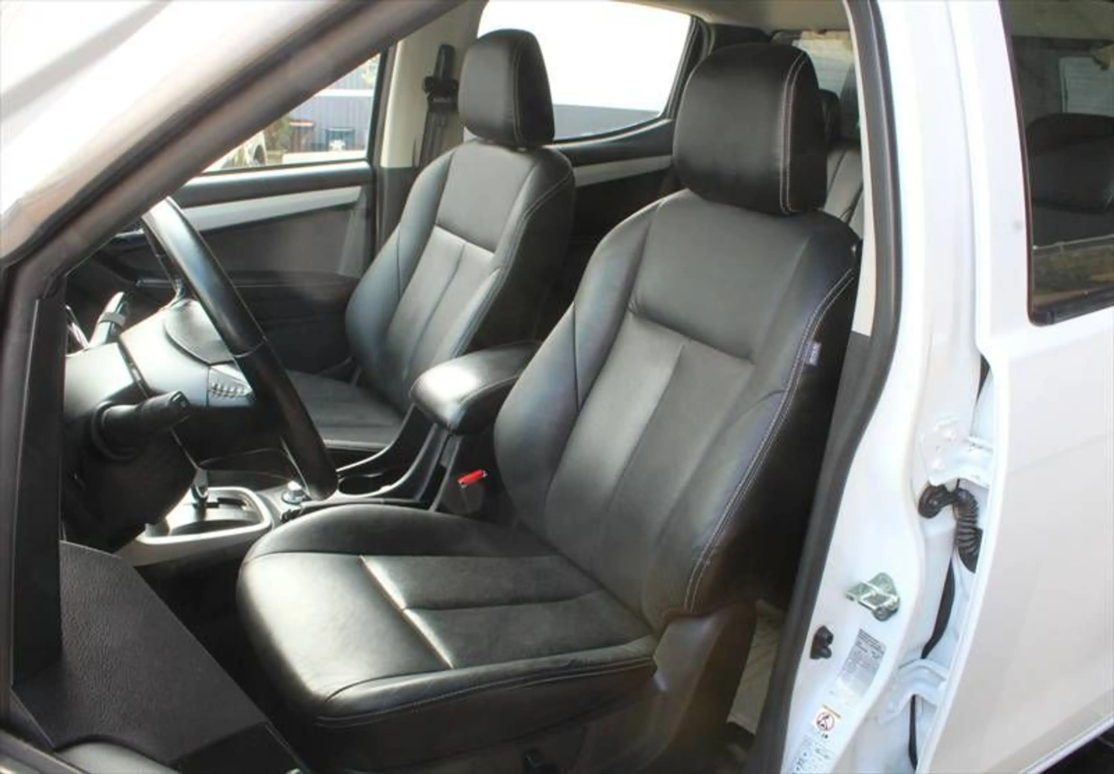 Isuzu D-Max 1,9 TD Double Cab 4WD Hardtop AHK — photo 5