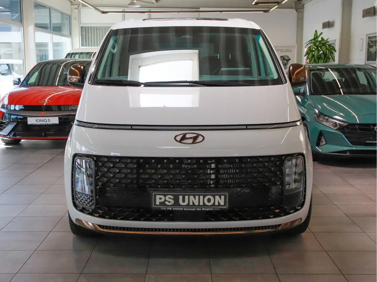 Hyundai STARIA 2.2 Signature 2WD Panorama LED SZH Blanc - 2