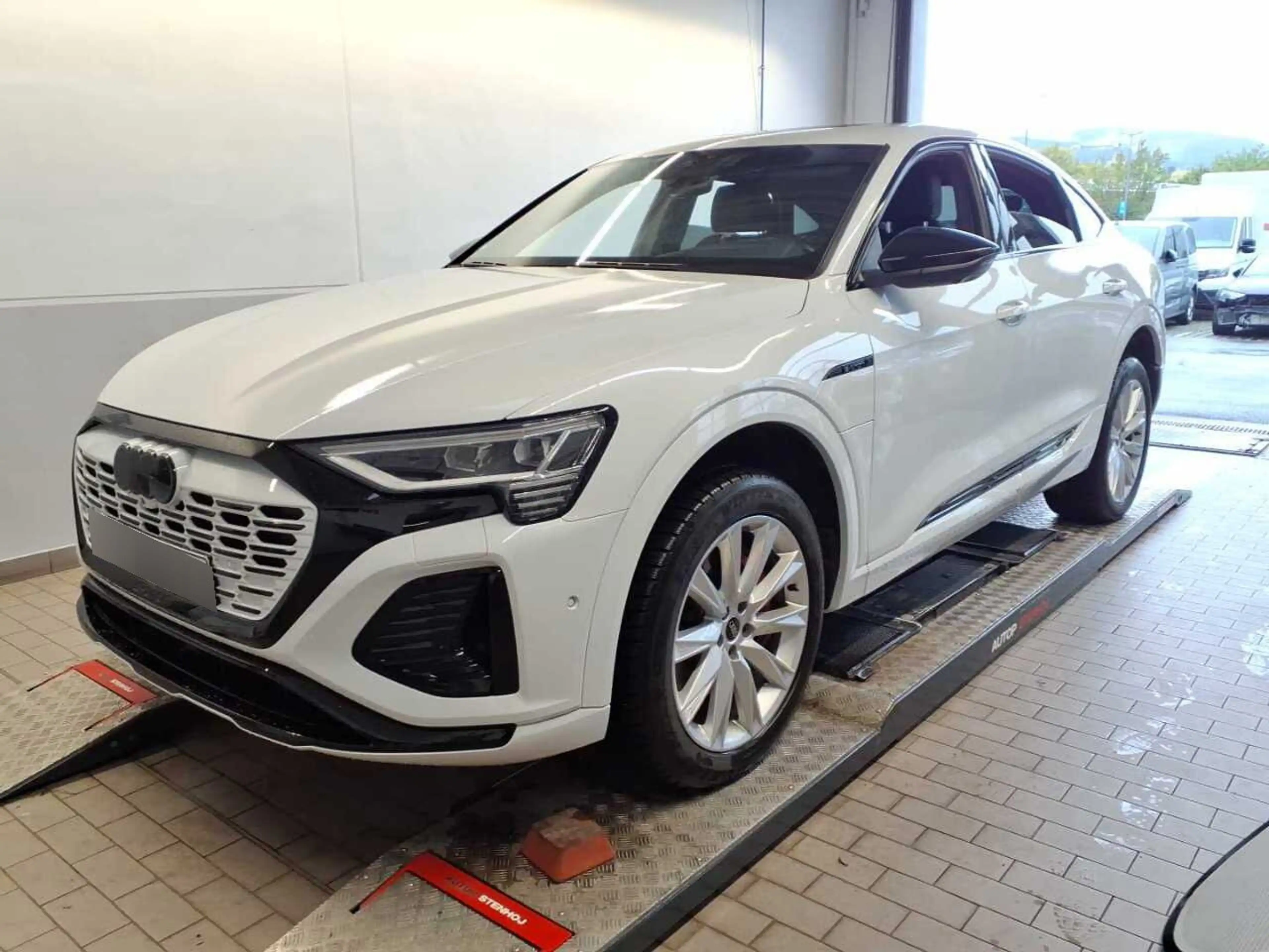 Audi Q8 e-tron 55 S line +HUD+MATRIX+KAMERA — photo 2