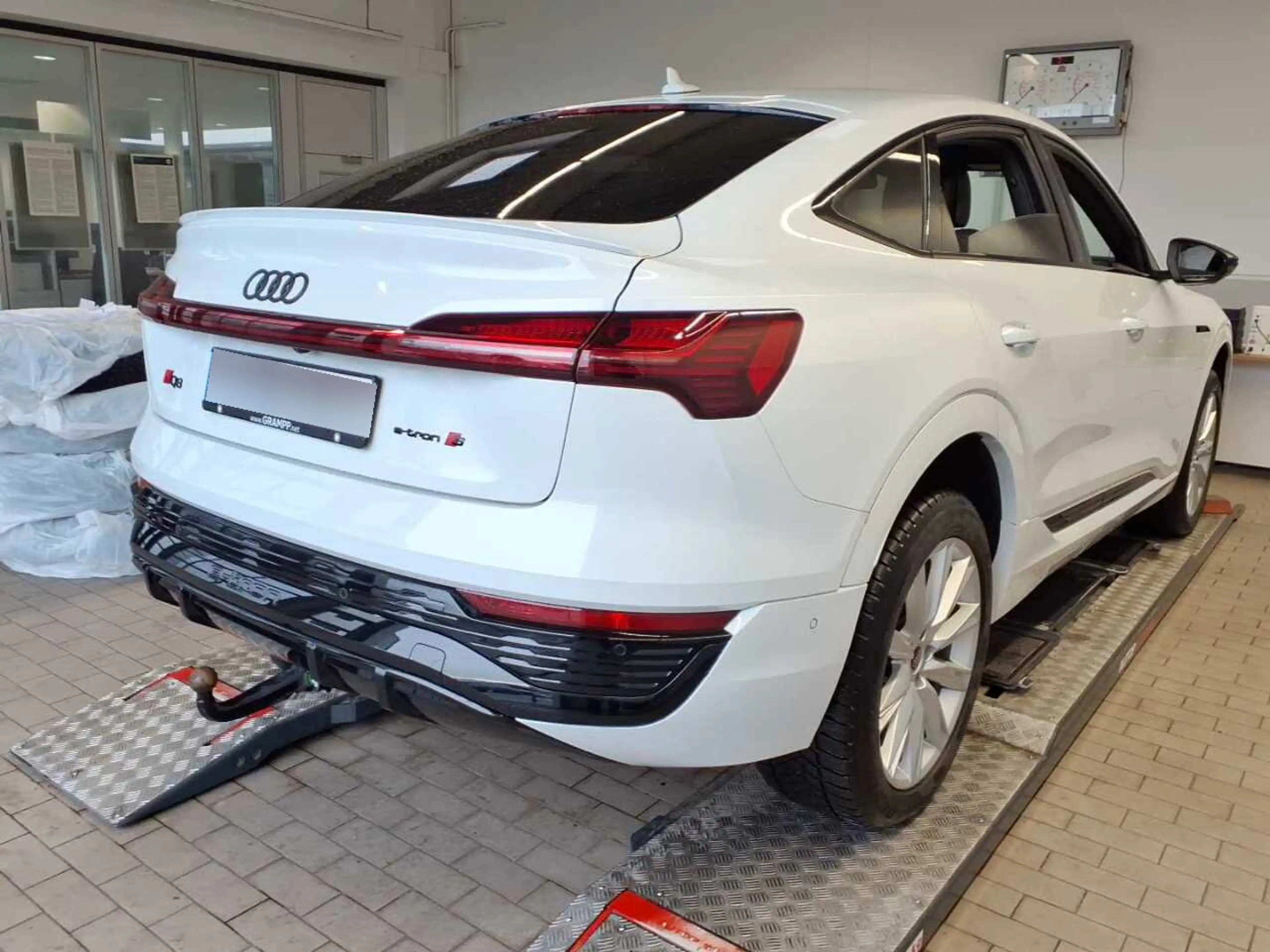 Audi Q8 e-tron 55 S line +HUD+MATRIX+KAMERA — photo 4