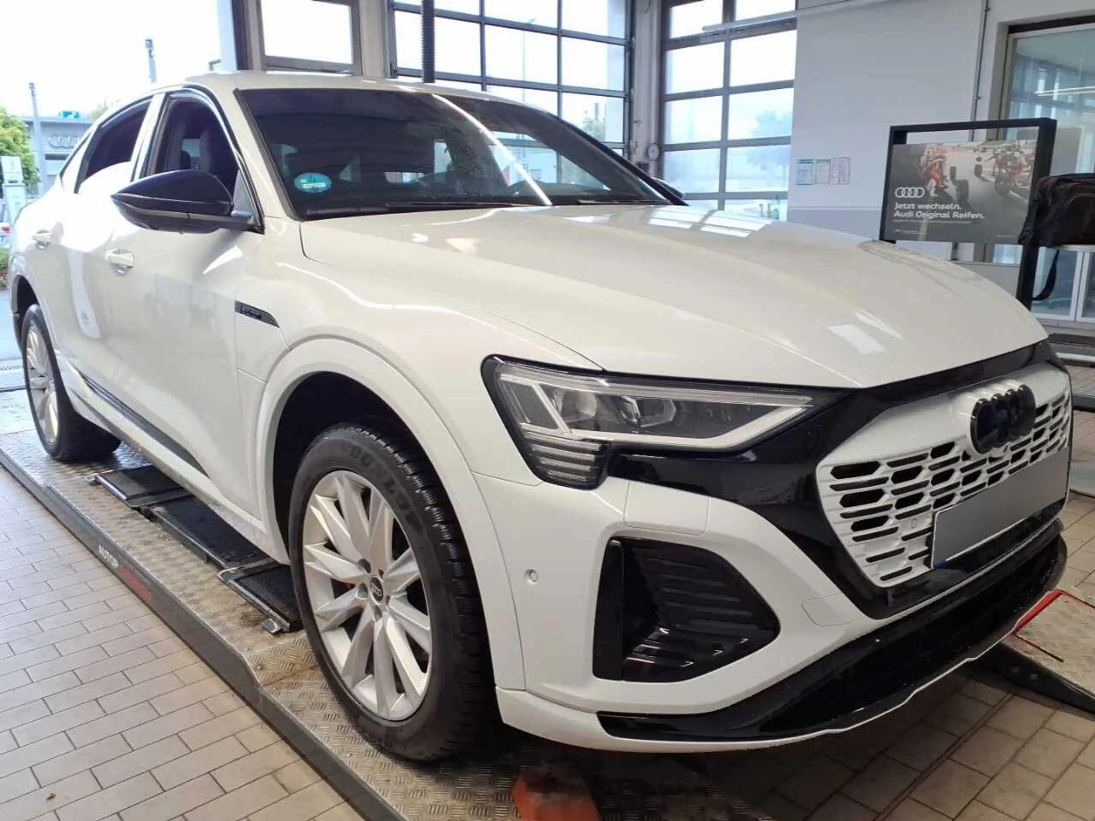 Audi Q8 e-tron 55 S line +HUD+MATRIX+KAMERA — photo 3
