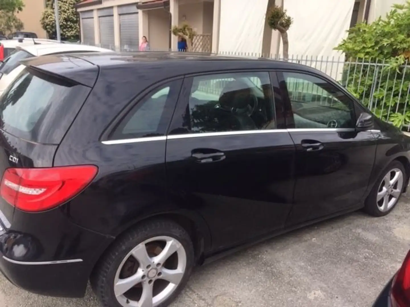 Mercedes-Benz 180 premium plus Negro - 1