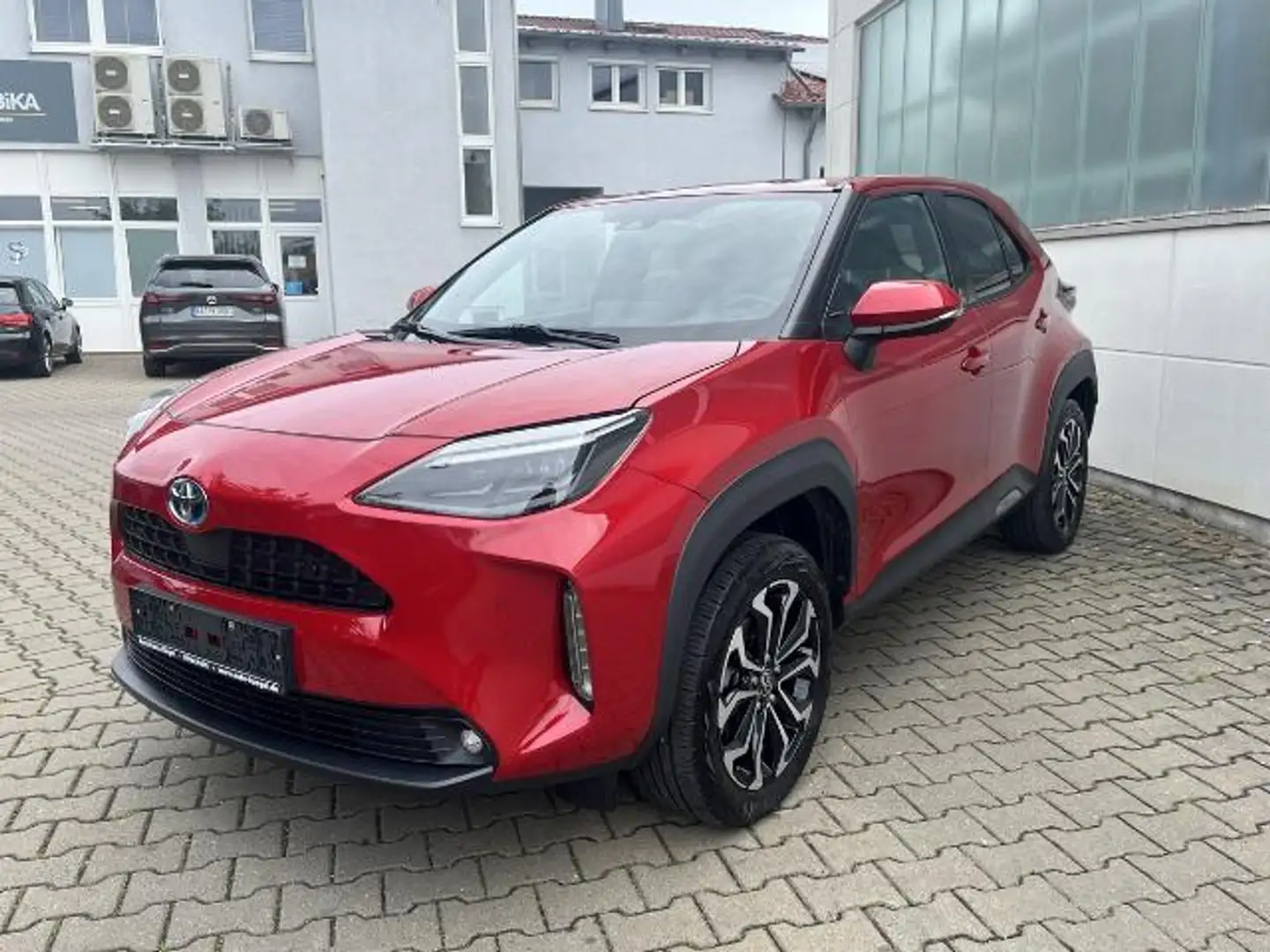 Toyota Yaris Cross 1.5 VVT-iE Hybrid Team D AWD - Navi - ACC - WKR Rood - 1