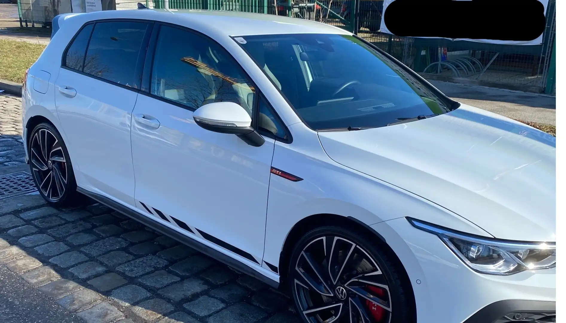 Volkswagen Golf - 1