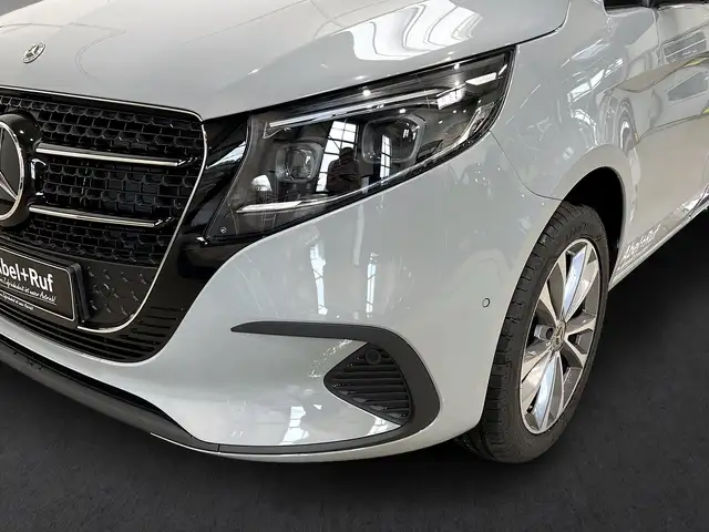 Mercedes-Benz V-Class view 15