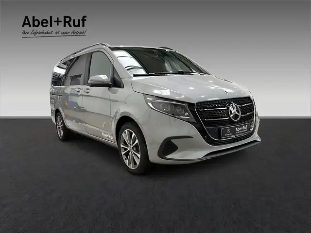 Mercedes-Benz V-Class view 3