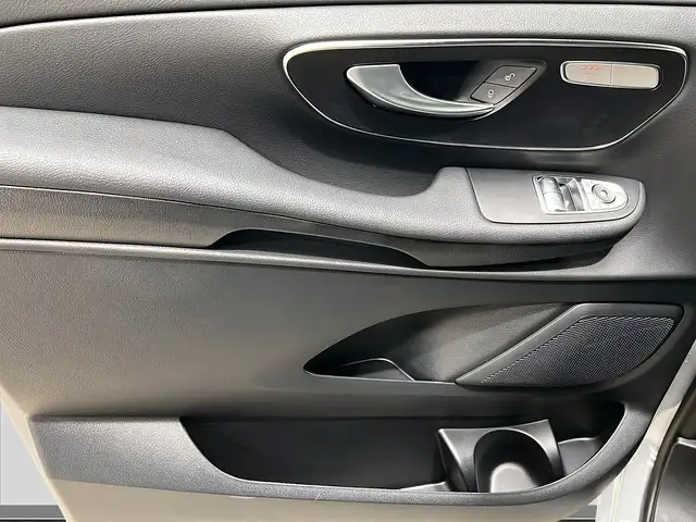 Mercedes-Benz V-Class view 13
