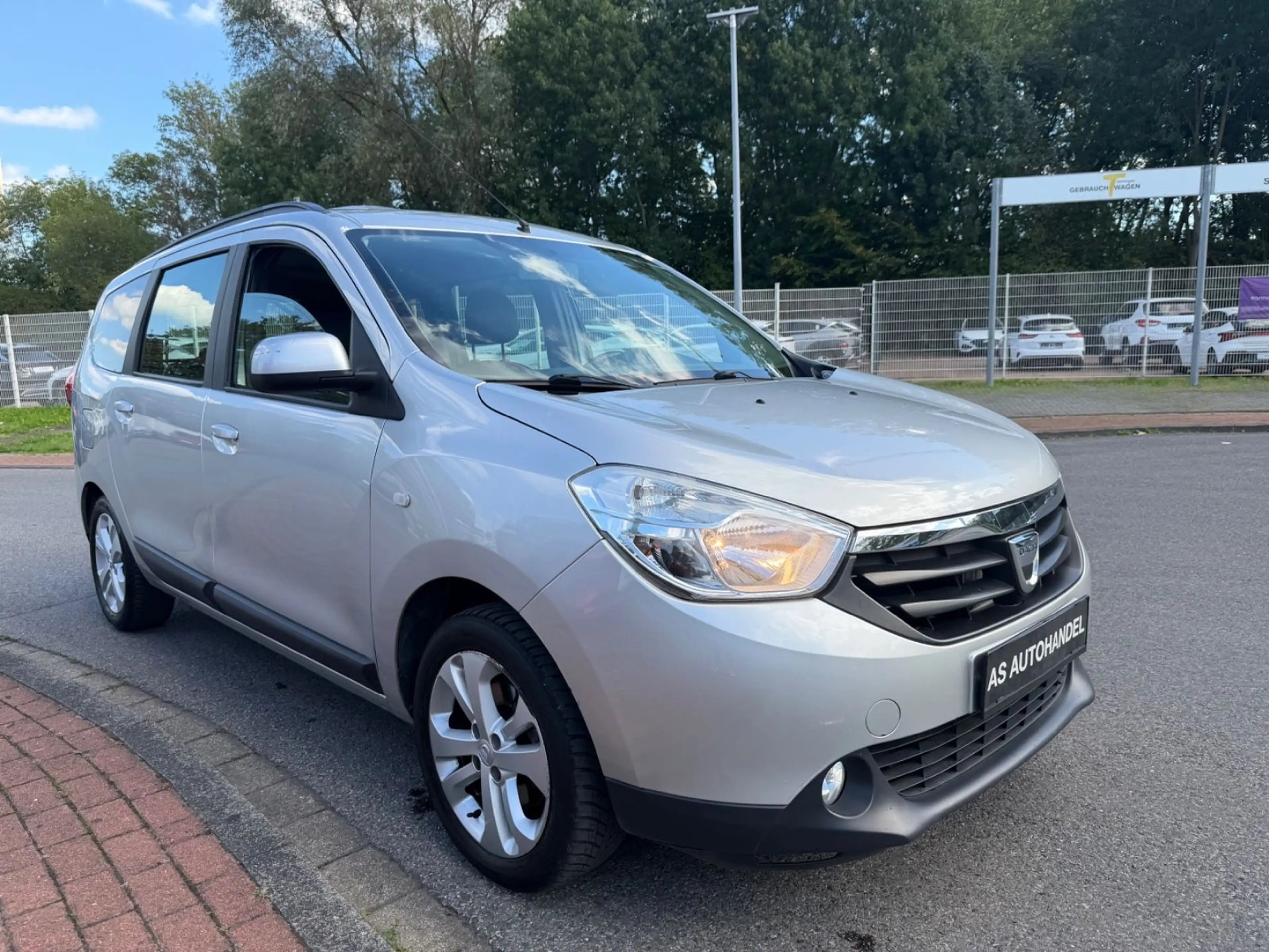 Dacia Lodgy LODGY/PRESTIGE/2.HAND/NAVI/KLIMA/ALU/SHZ/SERV.-N — photo 3