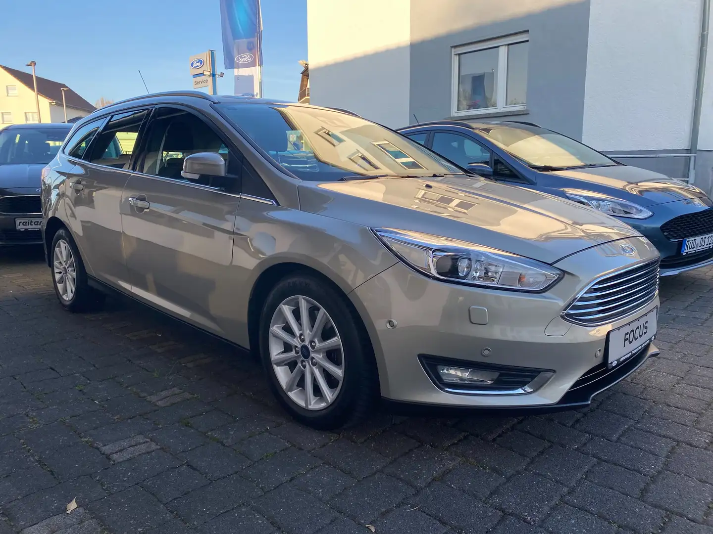 Ford Focus Titanium 1,5 Automatik Zahnriemen neu Beige - 2