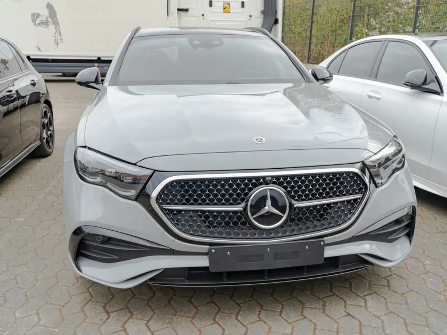 Mercedes-Benz E 450 d 4M T AMG-Sport/Pano/Burm/AHK/Sitzklima Grau - 2