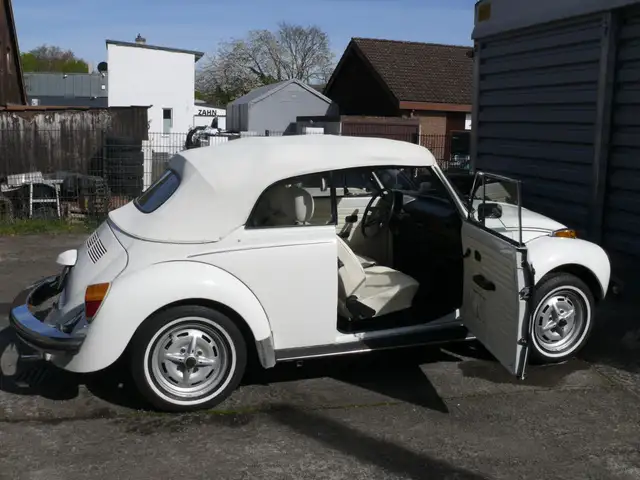Volkswagen 1303 Cabriolet view 8