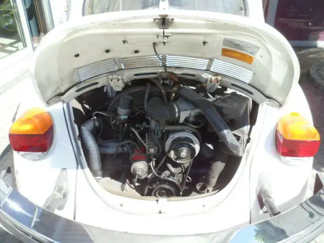Volkswagen 1303 Cabriolet view 9