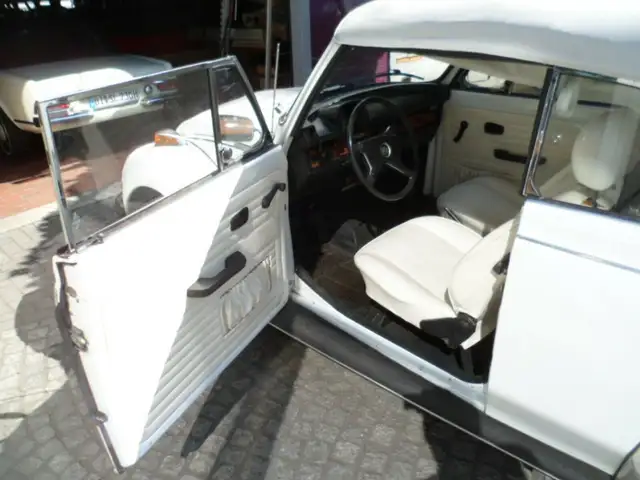 Volkswagen 1303 Cabriolet view 6