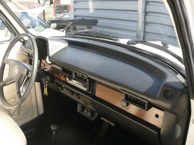 Volkswagen 1303 Cabriolet view 15