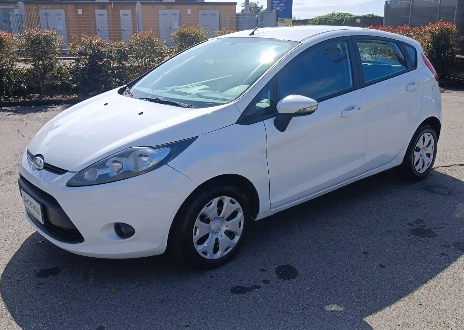 Ford Fiesta Fiesta 5p 1.4 tdci Weiß - 1