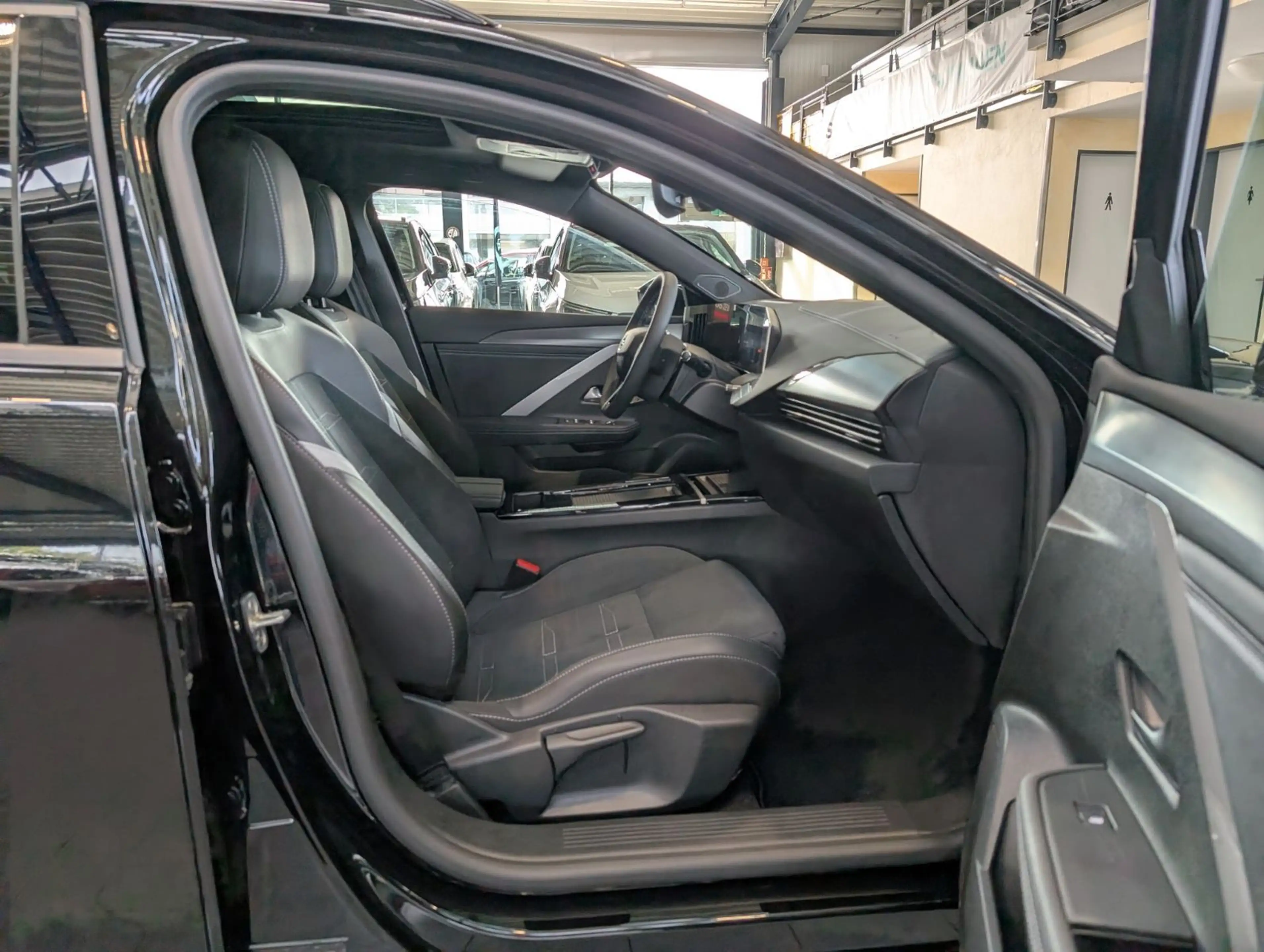 Opel Astra SH LH Nav Headup Panorama Kamera AHK 11kWh — photo 15