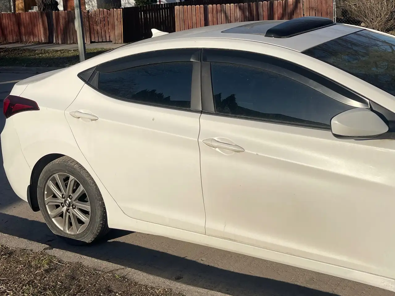 Hyundai ELANTRA снимка Hyundai ELANTRA