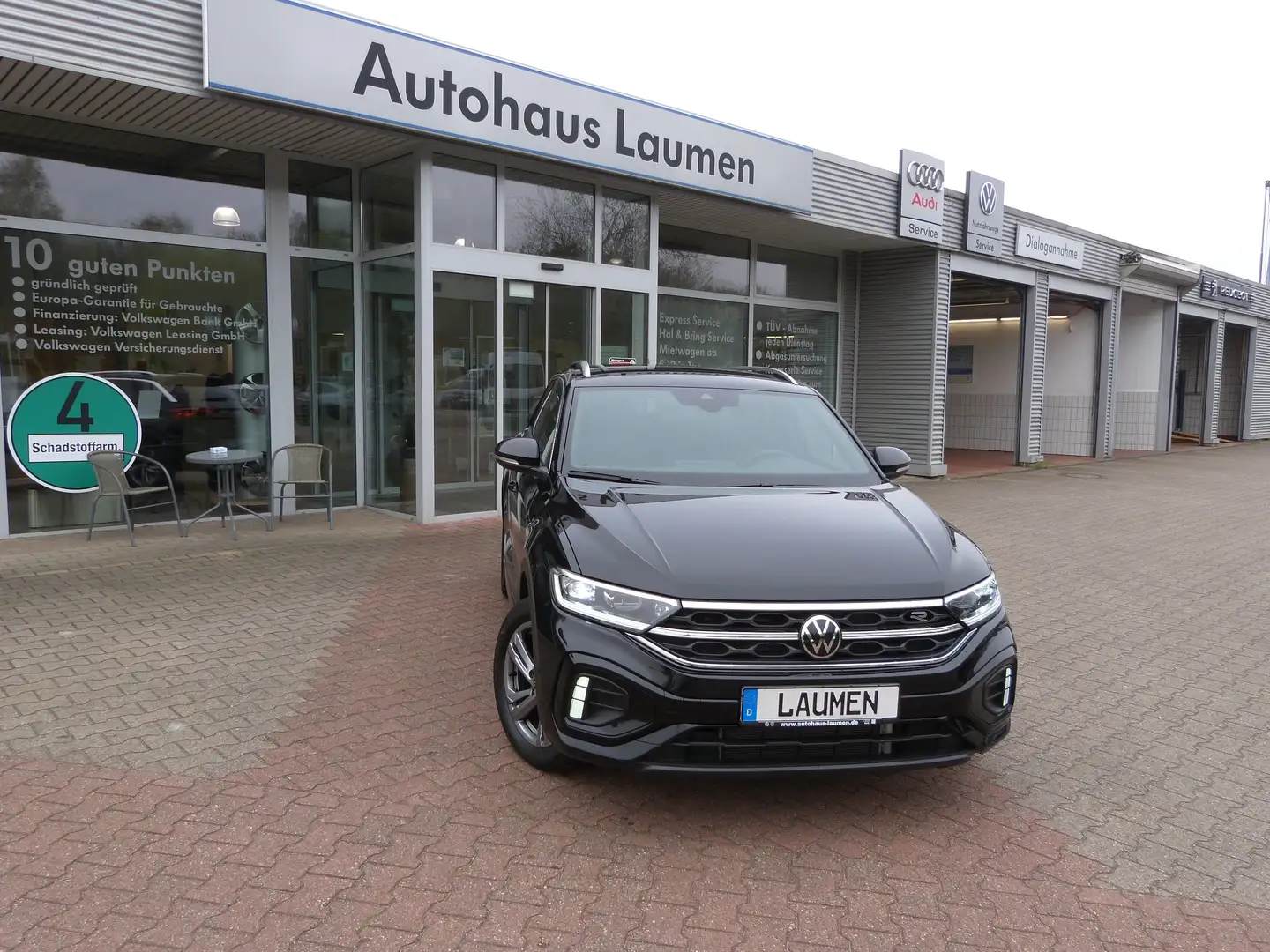 Volkswagen T-Roc 1.5 TSI DSG R-Line ACC KAMERA Navi Parklenk LED+ Schwarz - 1