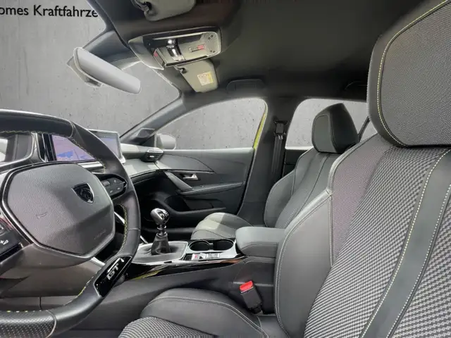 Peugeot 208 view 9