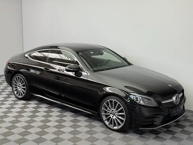 Mercedes-Benz 300 view 5