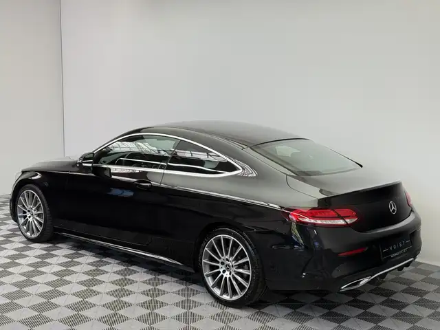 Mercedes-Benz 300 view 3