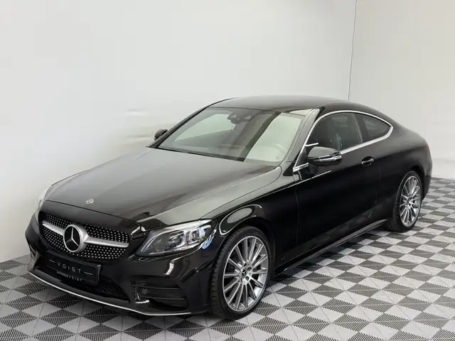 Mercedes-Benz 300 view 2