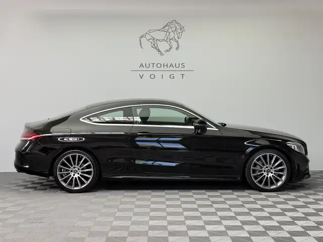 Mercedes-Benz 300 view 4