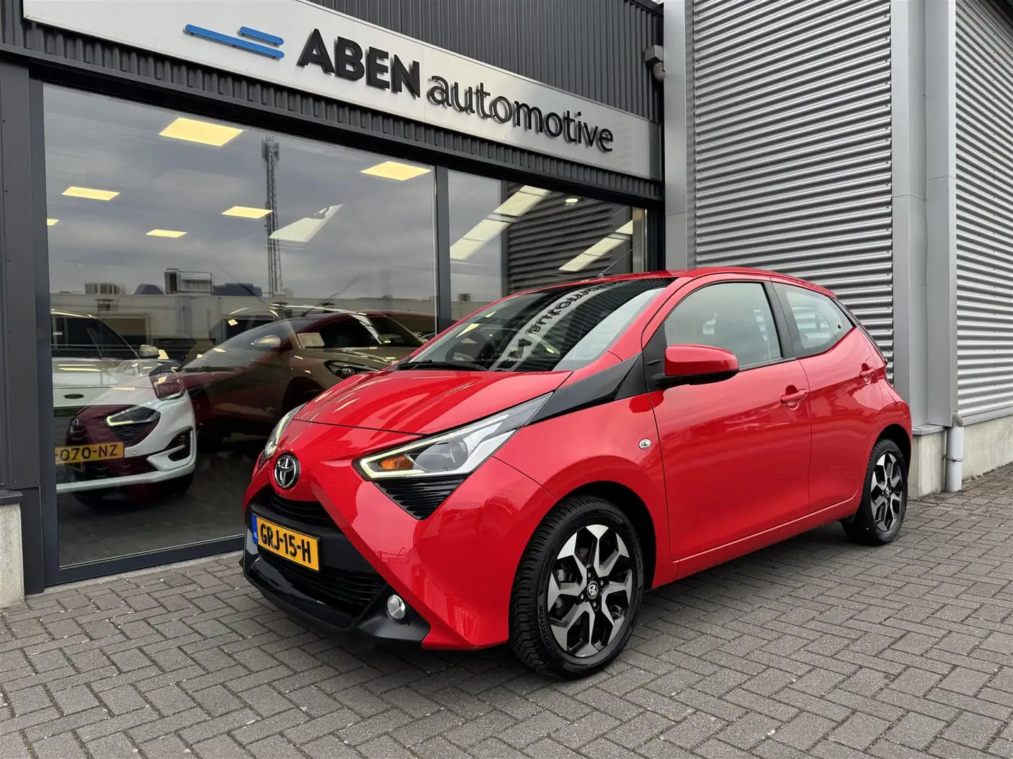 Toyota Aygo 1.0 VVTi 72PK X-Play 5-deurs (CARPLAY|CAMERA|4-SEI Rot - 2