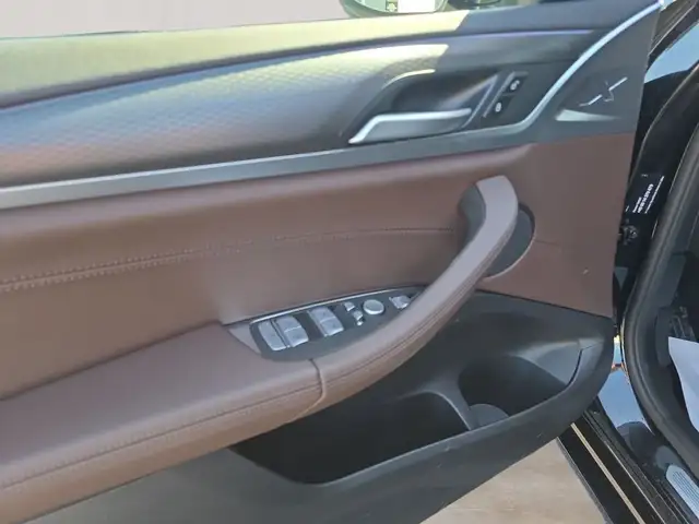 BMW X4 view 10