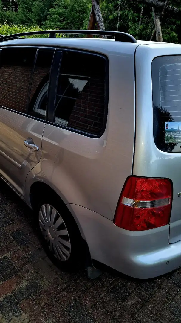 Volkswagen Touran 1.9 TDI DPF DSG Trendline - 2