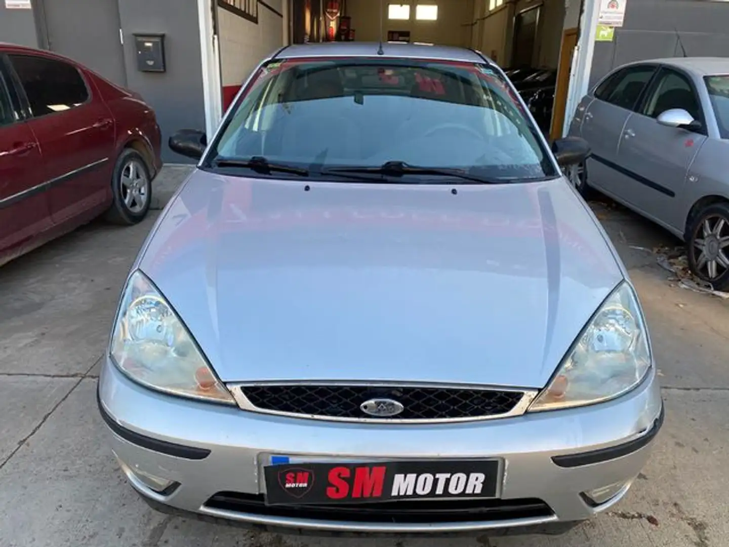 Ford Focus Sedán 1.8 TDCi Ghia 100 Gris - 2