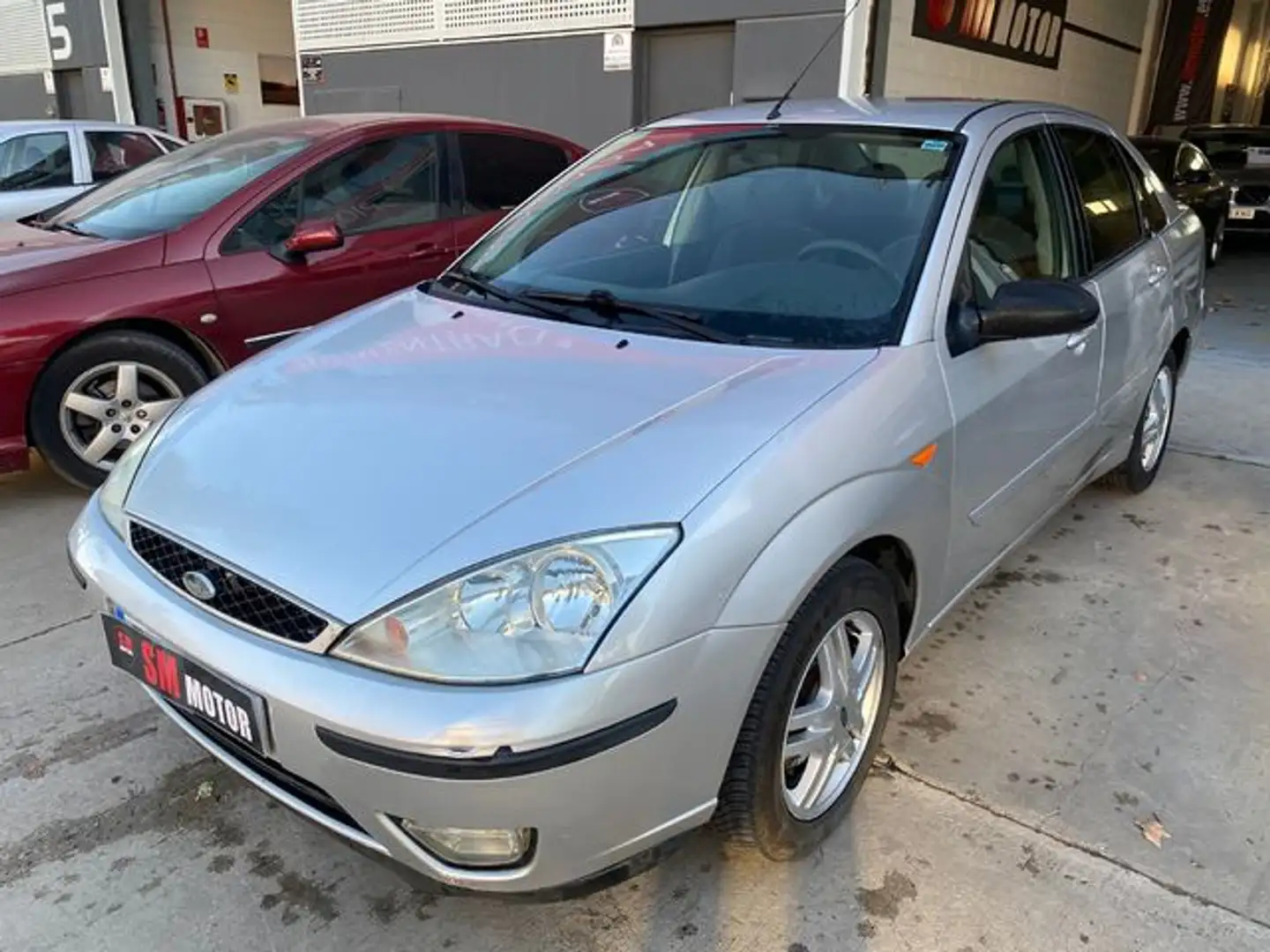 Ford Focus Sedán 1.8 TDCi Ghia 100 Gris - 1