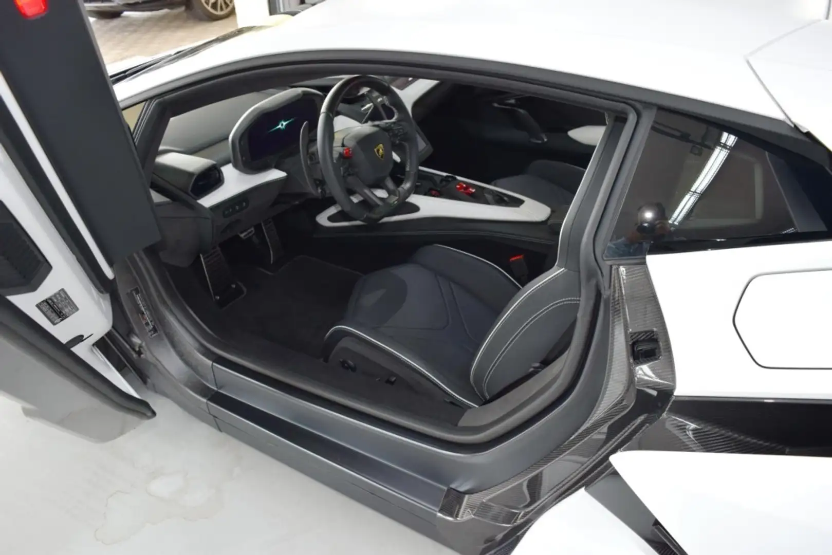 Lamborghini Revuelto Neuwagen FULL CARBON * Beifahrerdisplay Weiß - 2