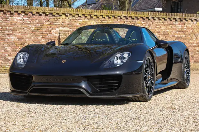 Porsche 918 Spyder "Low kilometers - Just over 7.000 kilometer