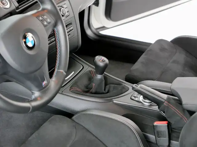 BMW 1er M Coupé 1er M Coupé *MOTORSPORT SITZE*ALPINWEISS*NAVI* Ansicht 23