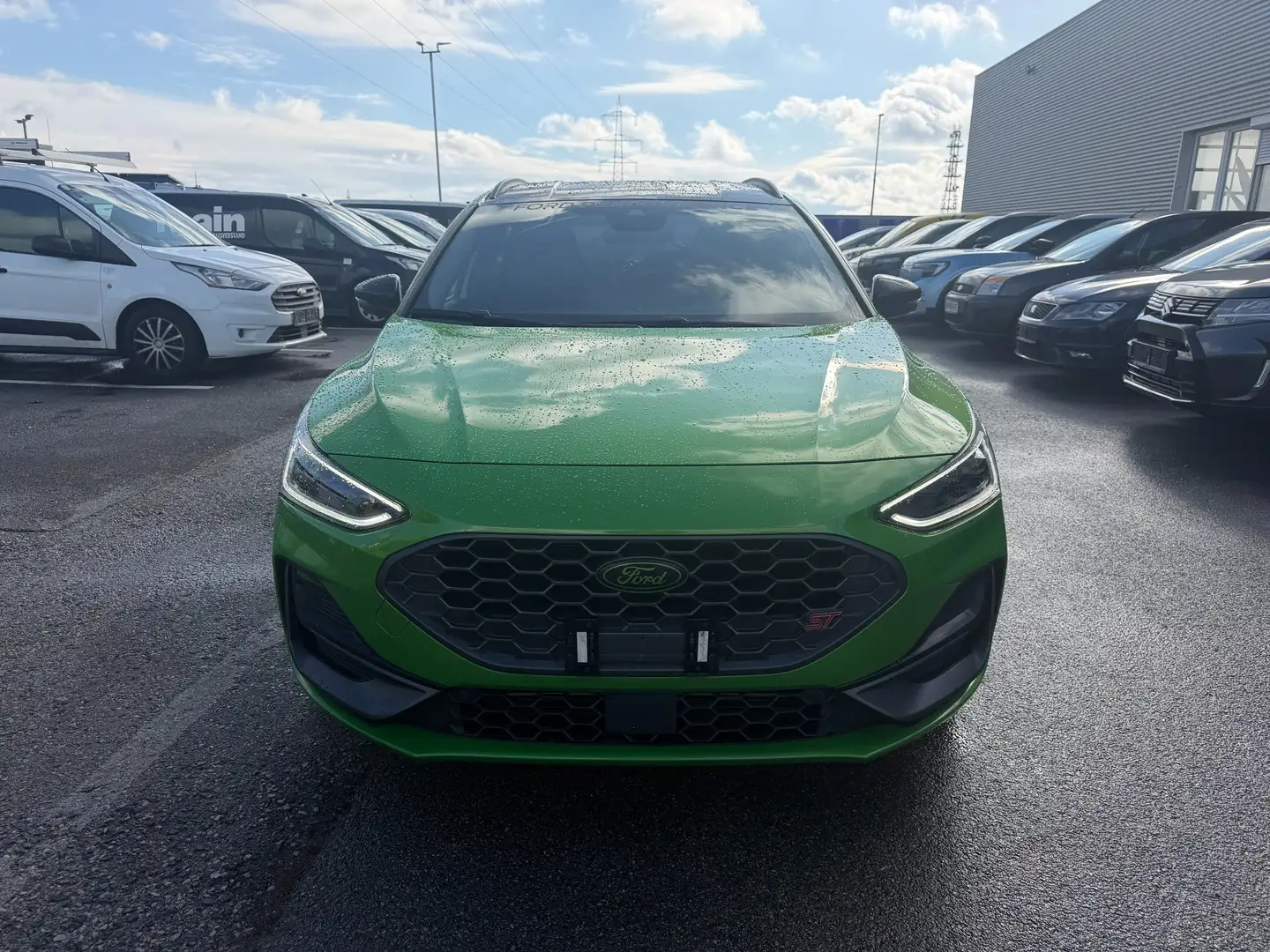 Ford Focus 2.3 Ecoboost Traveller ST X Automatik Grün - 2
