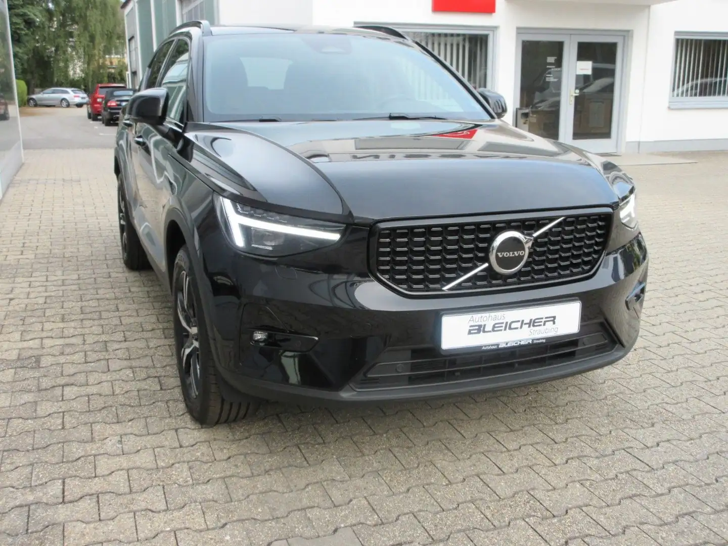 Volvo XC40 B3 Plus Dark 2WD Schwarz - 2
