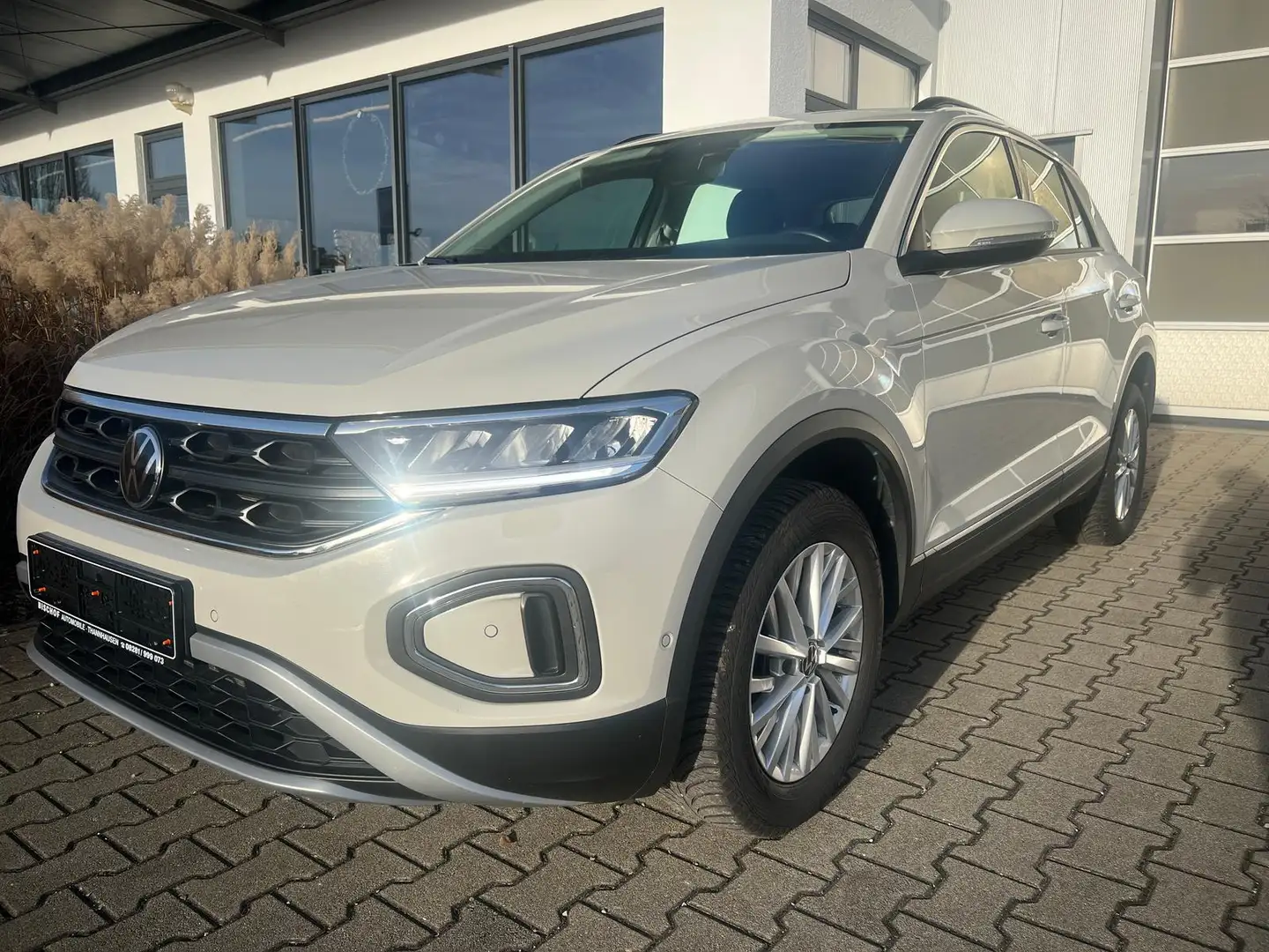 Volkswagen T-Roc 1.5 16V TSI ACT AHK Navi LED CarPlay VC Grau - 2