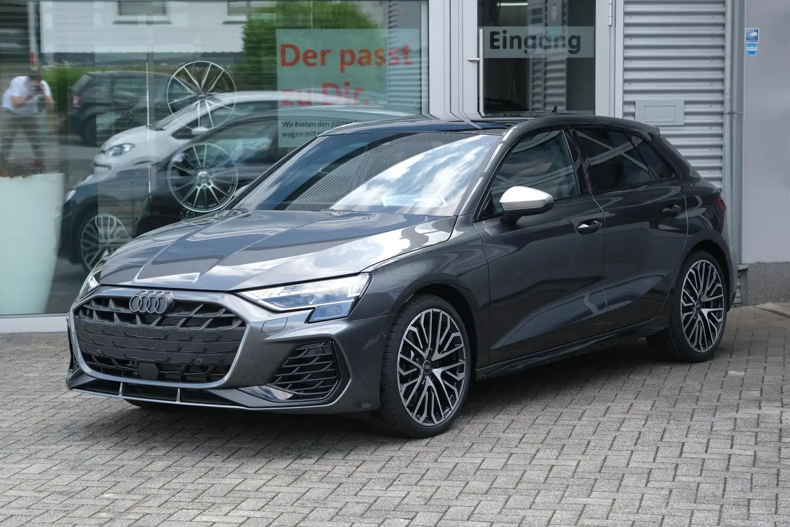Audi S3 Sportback Matrix Navi Side-Assist Optikpaket 19" Šedá - 1