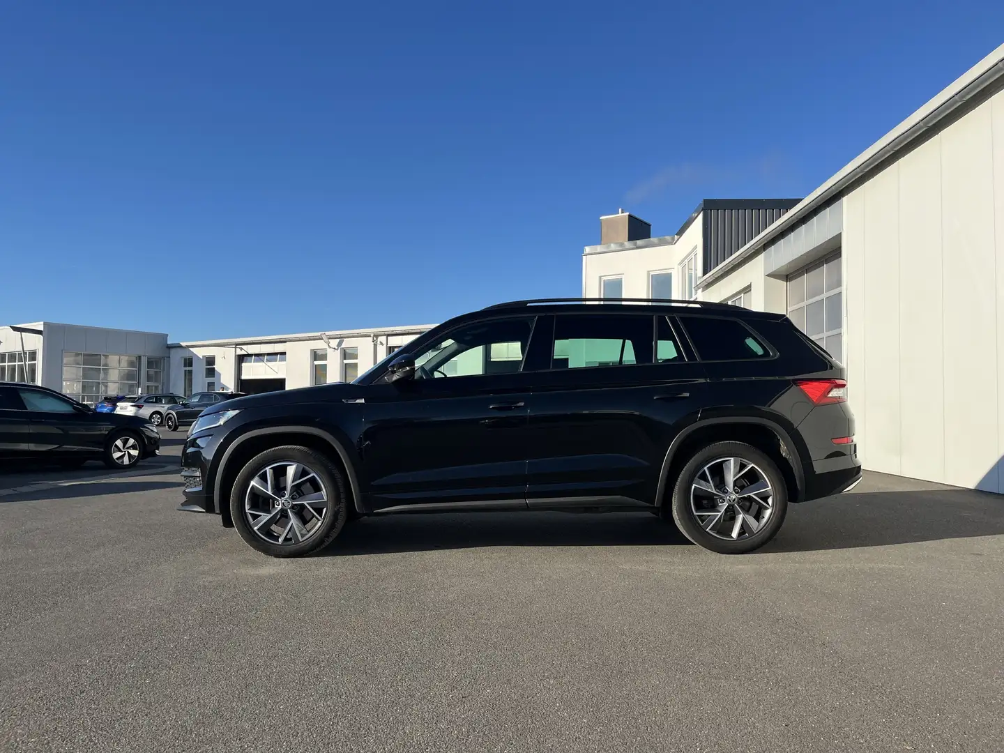 Skoda Kodiaq 2.0 TDI DSG 4x4 Sportline AHK 225€ m. 20% Anzahl Schwarz - 2