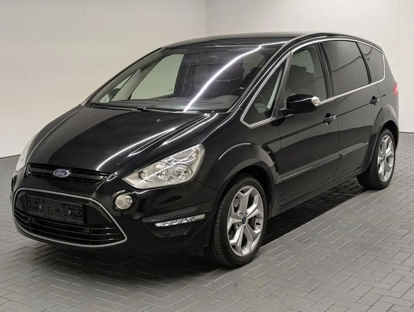 Ford S-Max Titanium 7-Sitzer/Navi/SHZ/PDC/Tempom./18" Nero - 1